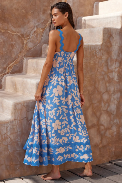 Nouveau modèle de robe tube à vagues florales. Un modèle de robe unique pour tous les jours